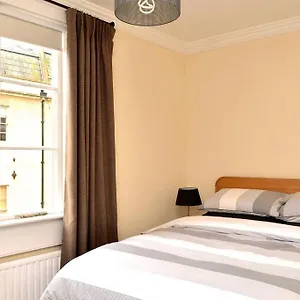 **spotless, Bright 2 Double Bed, Period Features** Apartment