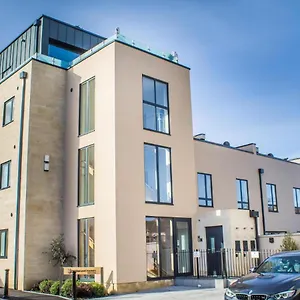 Stylish And Two Bedroom & Two Bathroom With Free Parking Apartment
